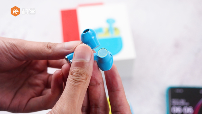 OnePlus Buds上手体验：30小时长续航 高颜值便携很不错